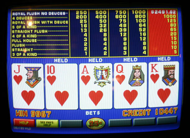 Video Poker menonjol dari game murni berbasis keberuntungan seperti slot